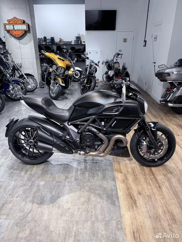 Купить 2015 Ducati Diavel (Dark Stealth) — подробнее на сайте. Hello Davidson, Москва. Только хорошие мотоциклы…