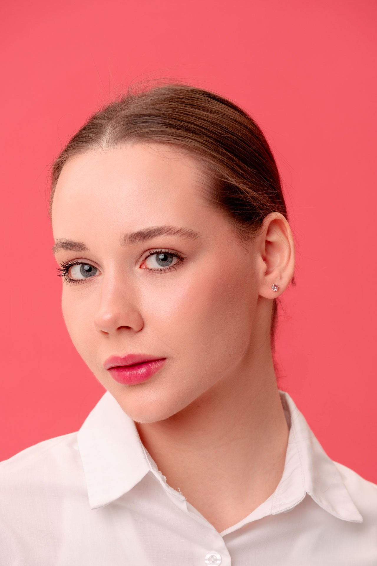 Съемка миниатюрных сережек в Петербурге. Фотосессия для маркетплейсов