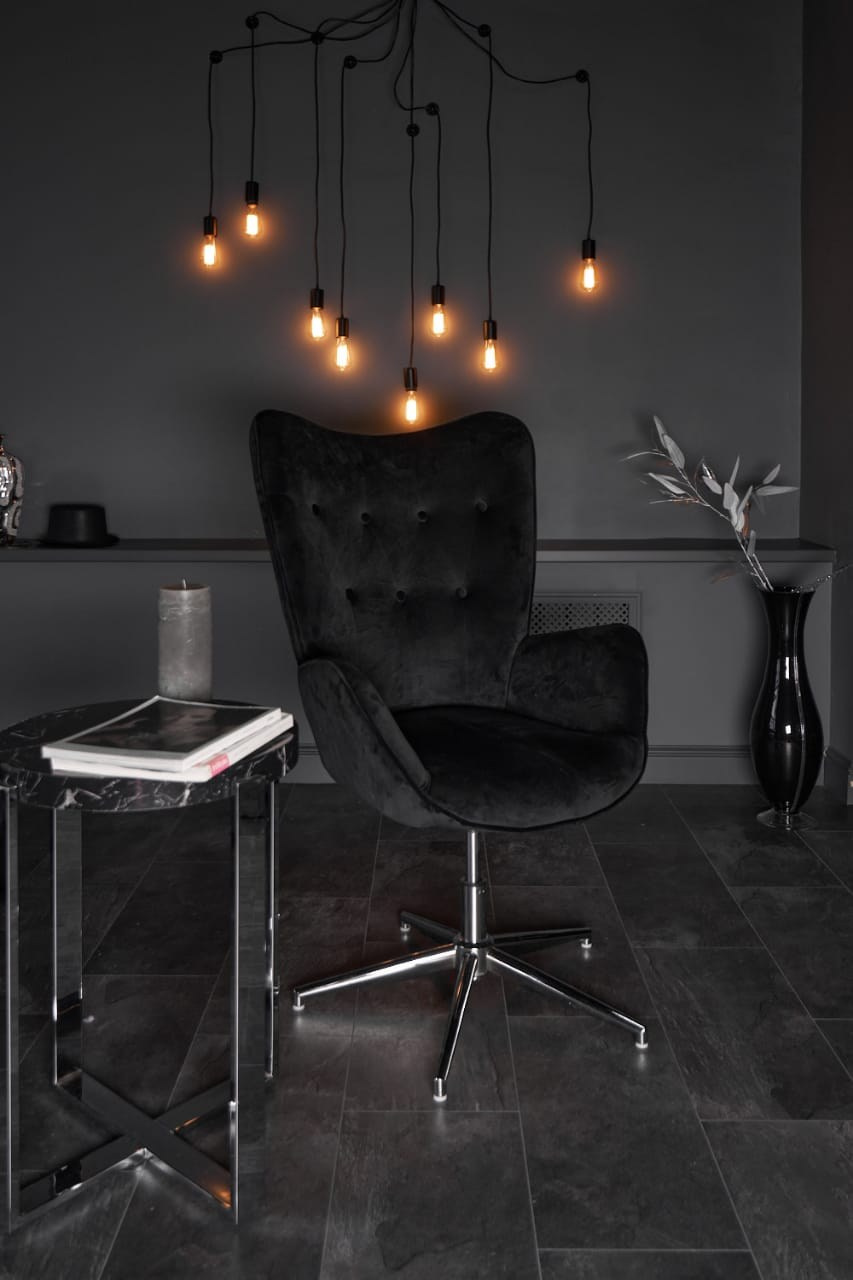 DАRК — зал 60 м² фотостудии в Москве с большими окнами, серыми стенами, потолком и полом, подходит для съемки с естественным светом. ВИЗУАЛИЗАТОР БРЕНДА: ФОТОГРАФ | ИМИДЖМЕЙКЕР| СТИЛИСТ МОСКВА