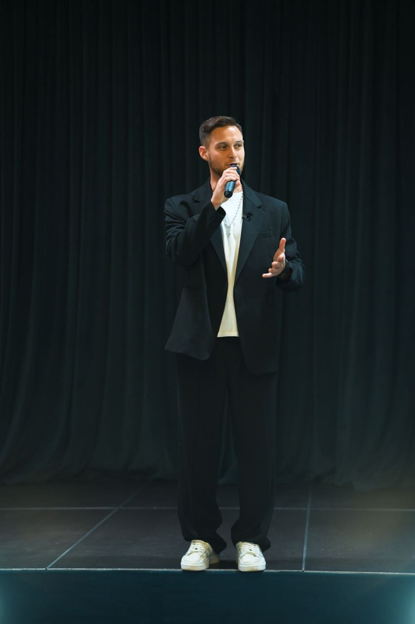 Ведущий Комаров. Подрядчики и друзья сети свадебных площадок House for wedding