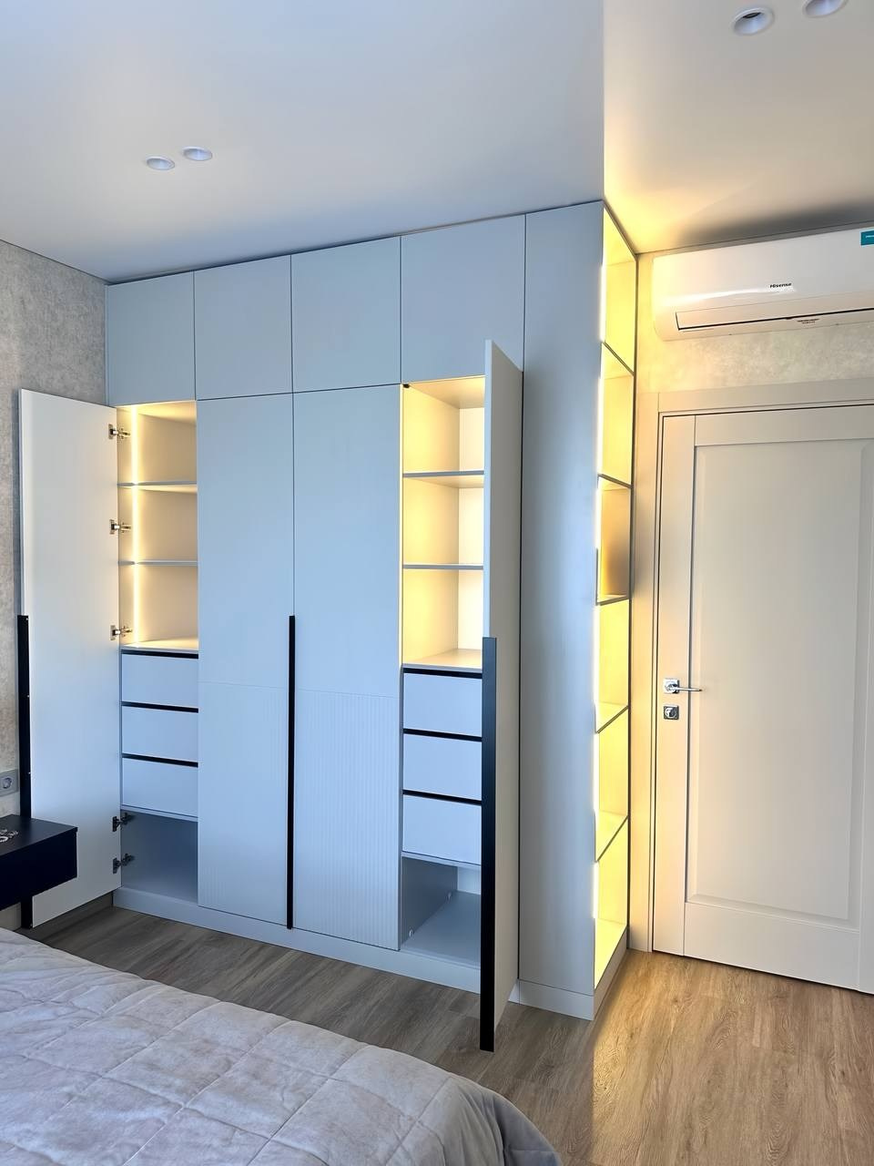 шкаф на заказ по индивидуальным размерам в Москве, Люберцах - шкаф в белом цвете с подсветкой заказать в Москве