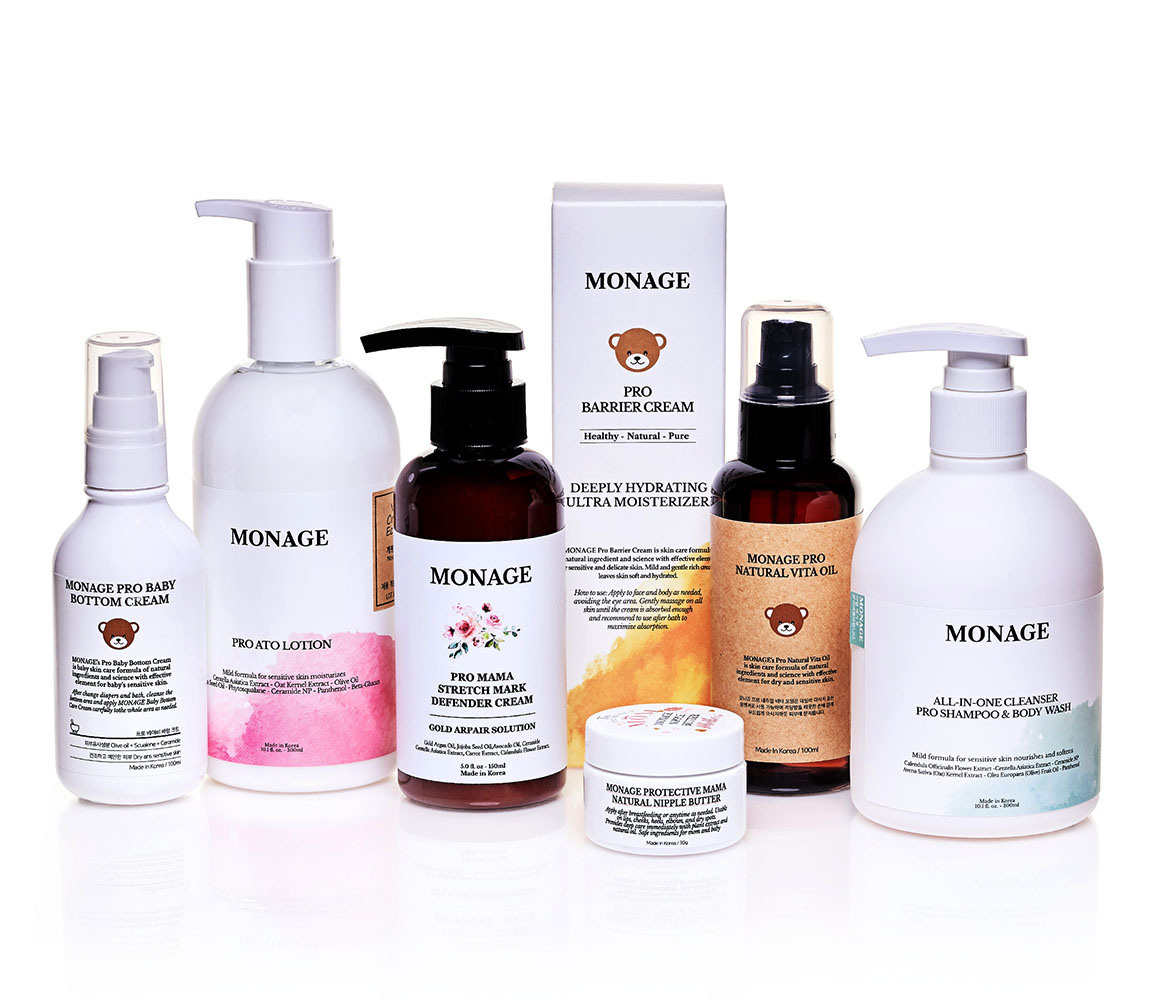 Набор косметики Monage на белом фоне с отражением