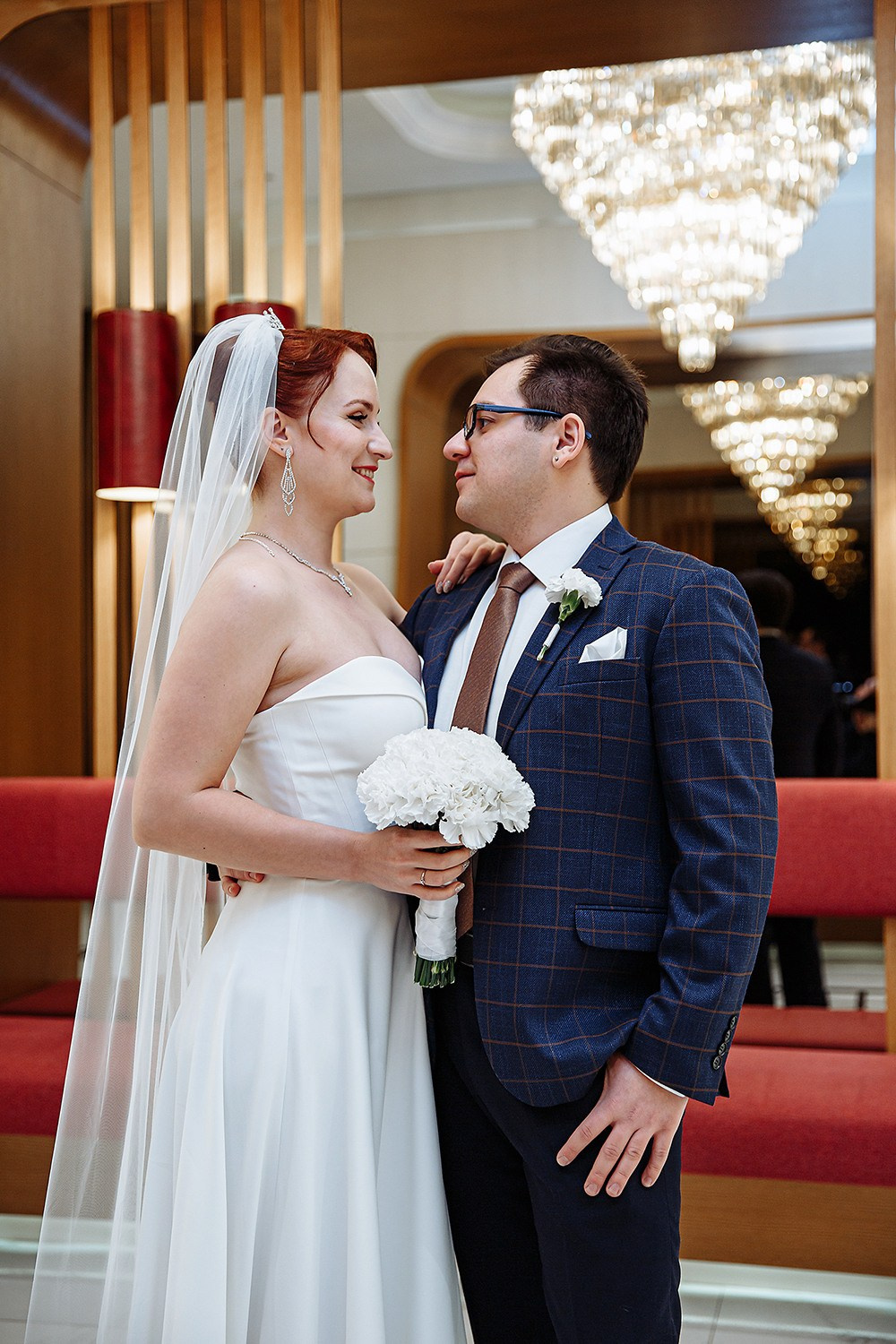 Фотосессия молодожен в ЗАГСе ТЦ Вегас Красногорск