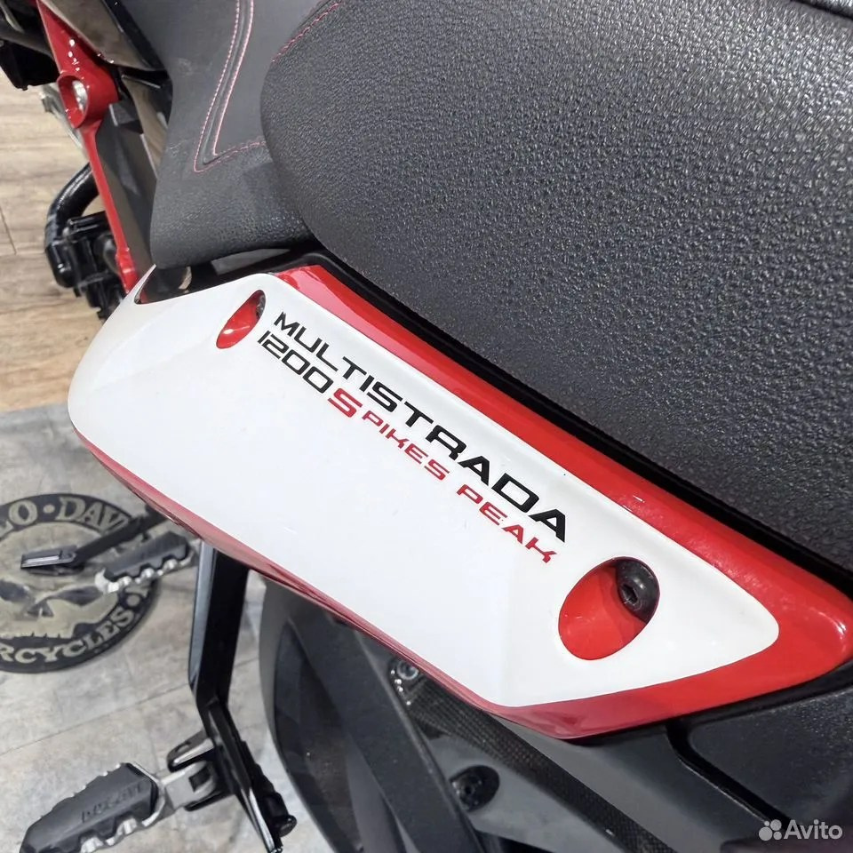 Купить Ducati Multistrada 1200S Pikes Peak (Red Carbon) — подробнее на сайте. Hello Davidson, Москва. Только хорошие мотоциклы…