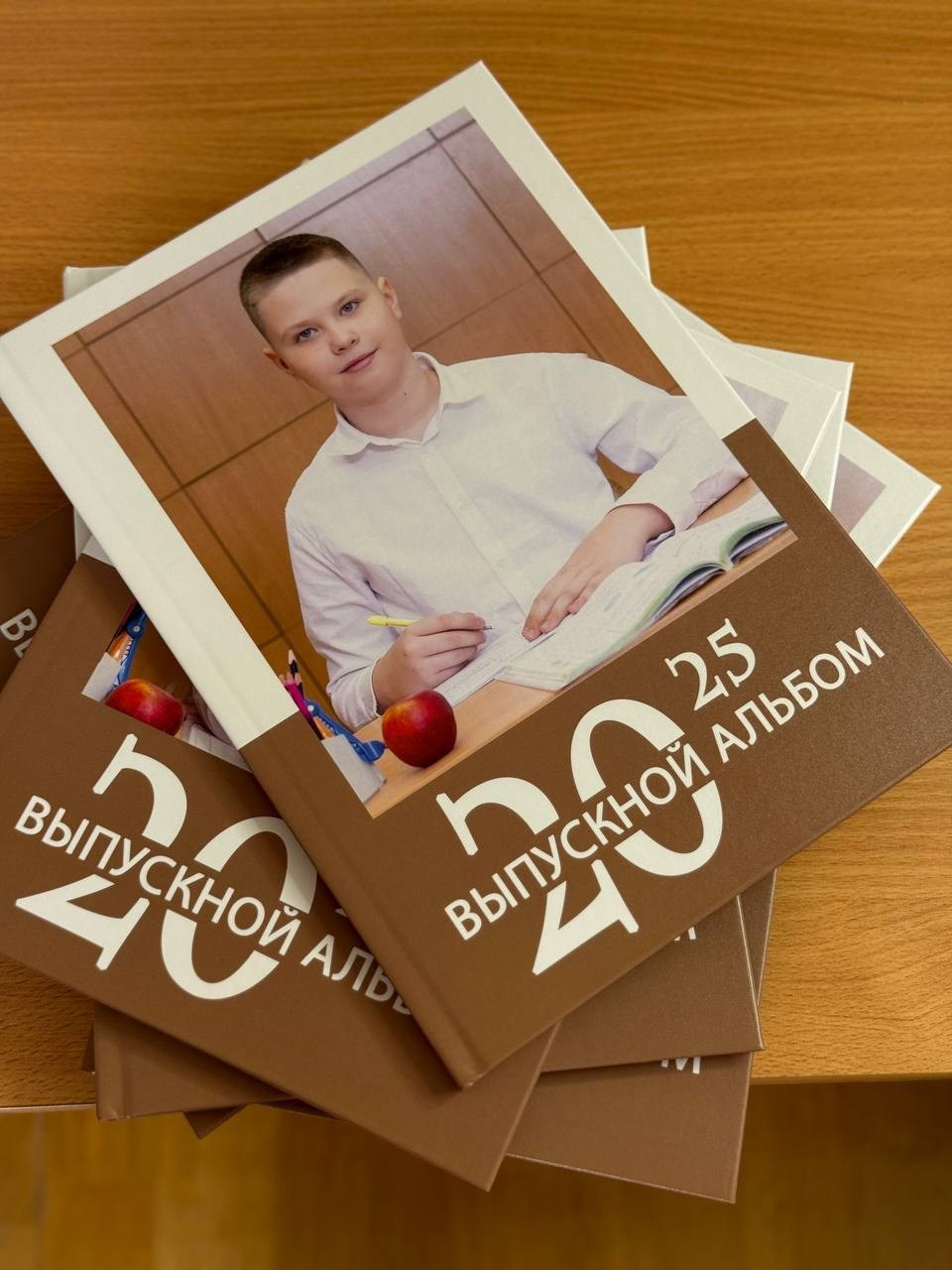 🎓 Школьные альбомы «под ключ» — без хлопот для родителей и школы! 📸. Фотостудия во Всеволожске. Подходит для всех творческих проектов