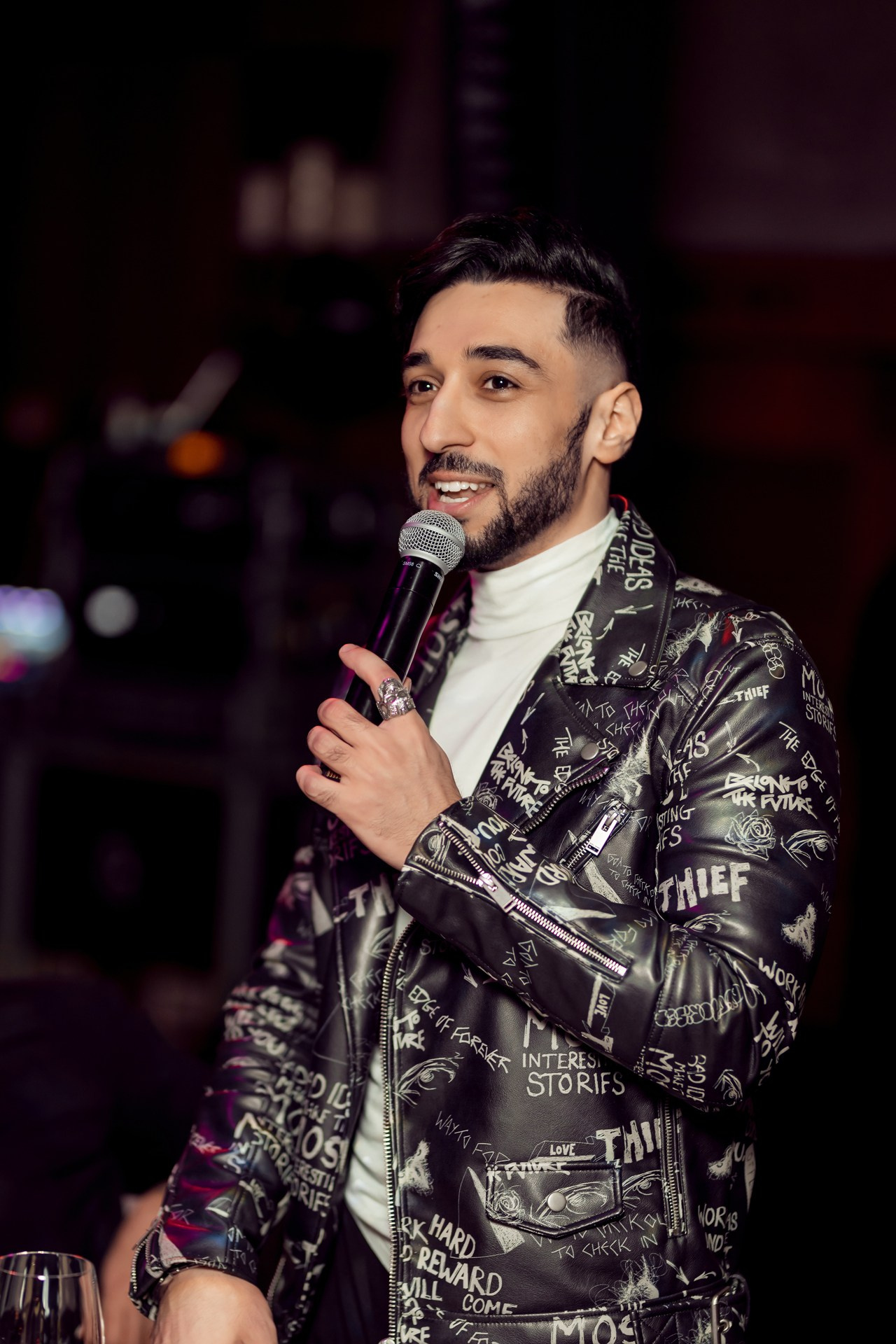 Ведущие мероприятия 1+1