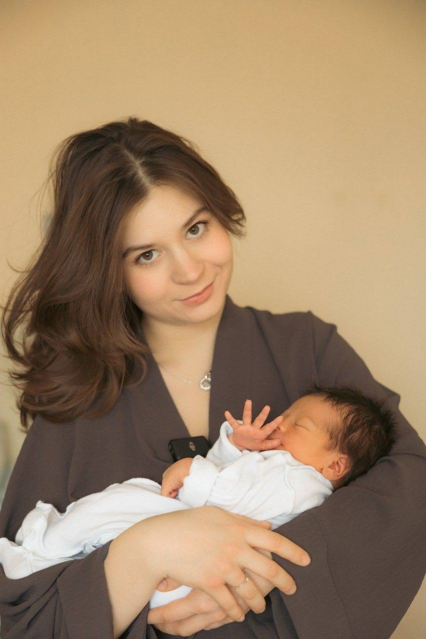 Выписка из роддома. Родильный дом № 8 ГКБ № 15 им. О. М. Филатова. Фотографы на роды в Москве. Фото и видео родов. Фотопроект «Продолжение рода»