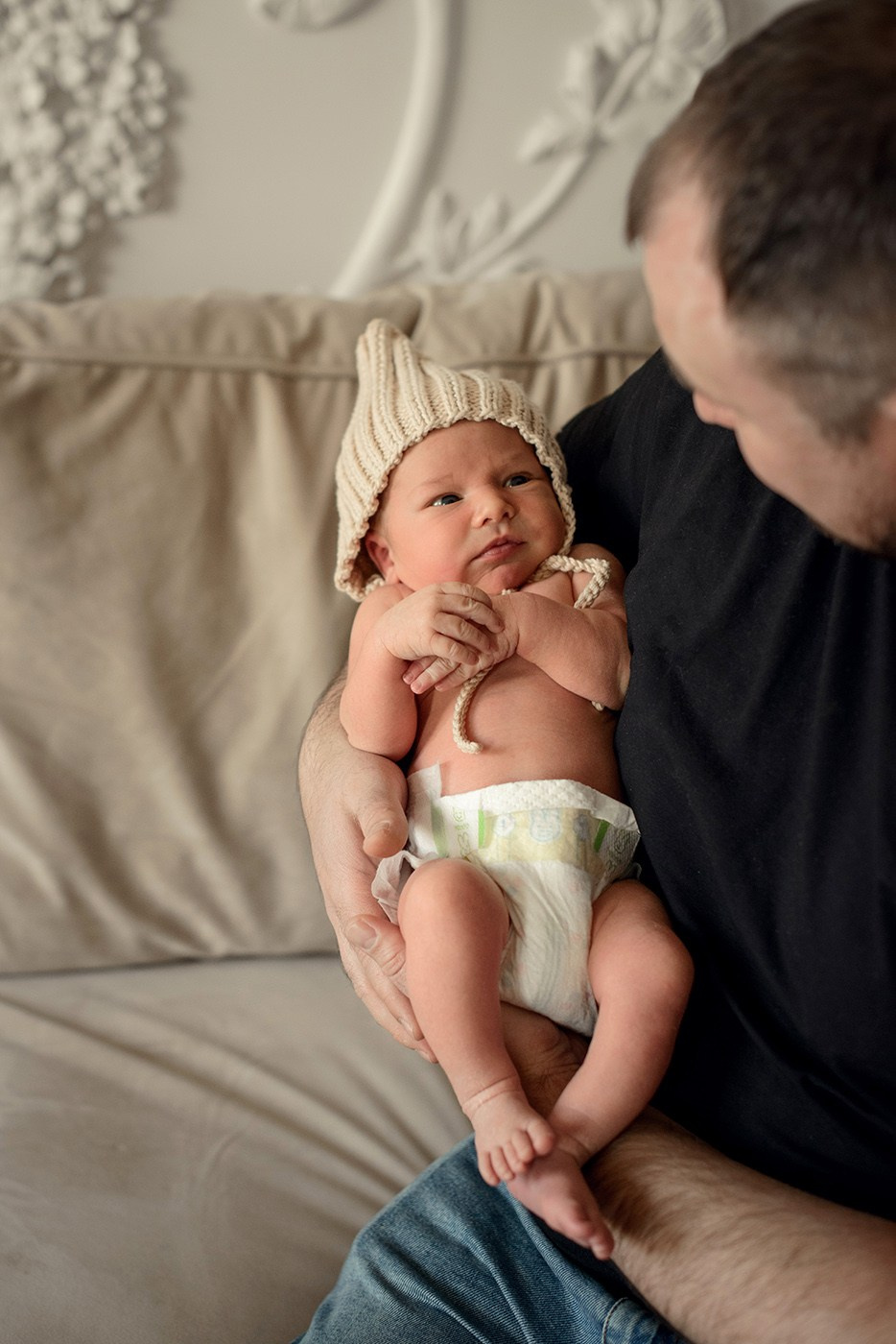 A family photo shoot at home, a family with a newborn baby. Photographer Elena Carruthers, Scotland