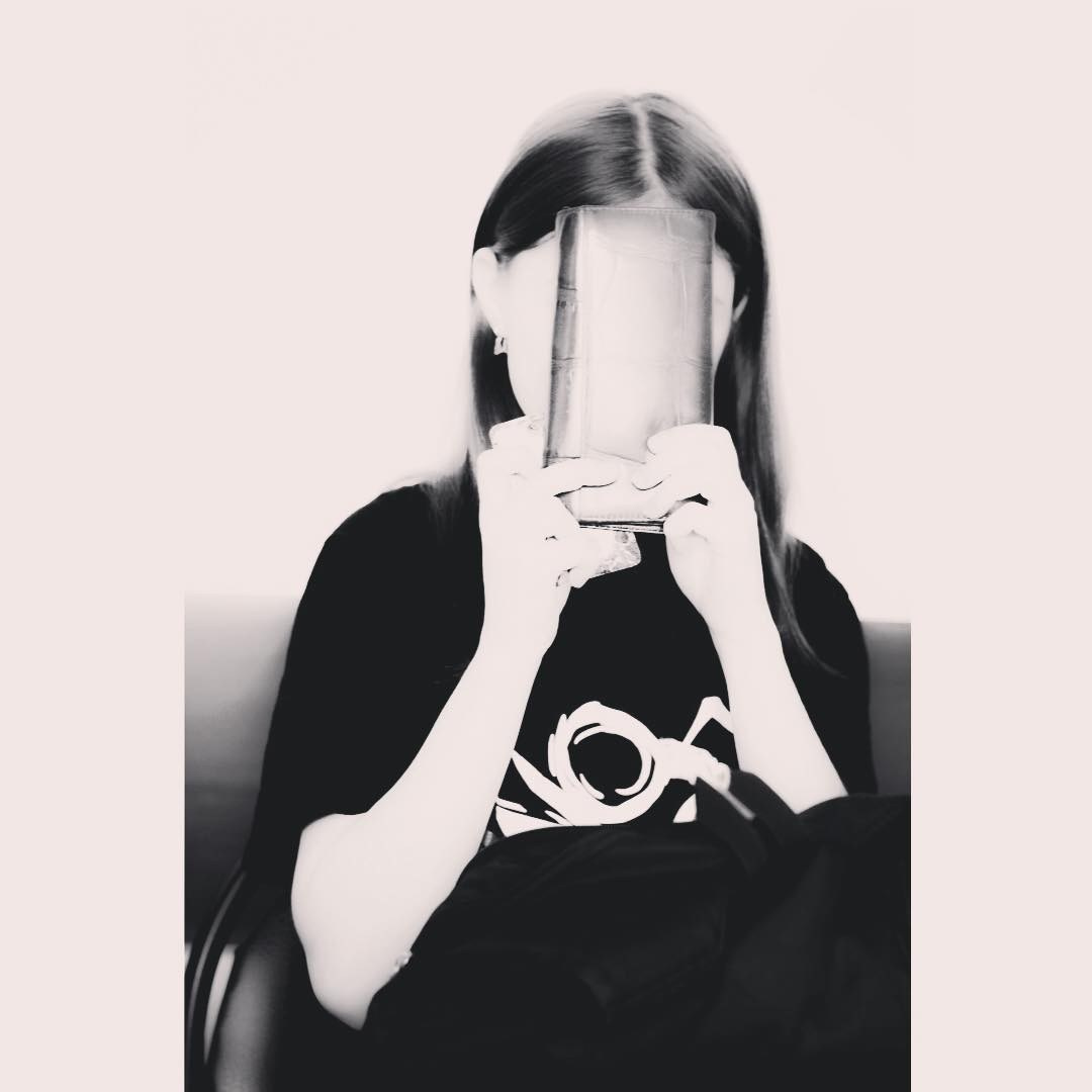 Le reality — фотограф, модель, обучающая позированию