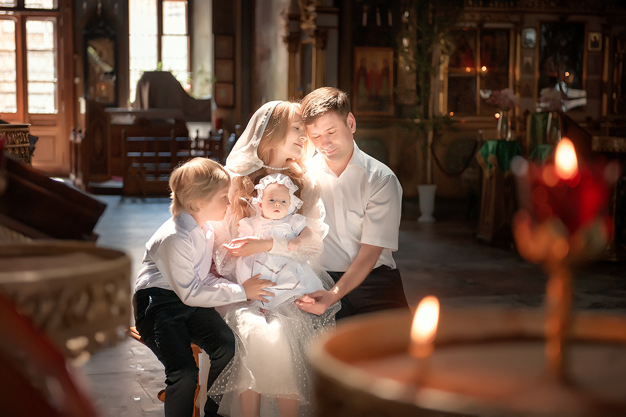 Фотосъемка крещения в храме, фотосессия крещения, крещение в словущего в даниловской слободе