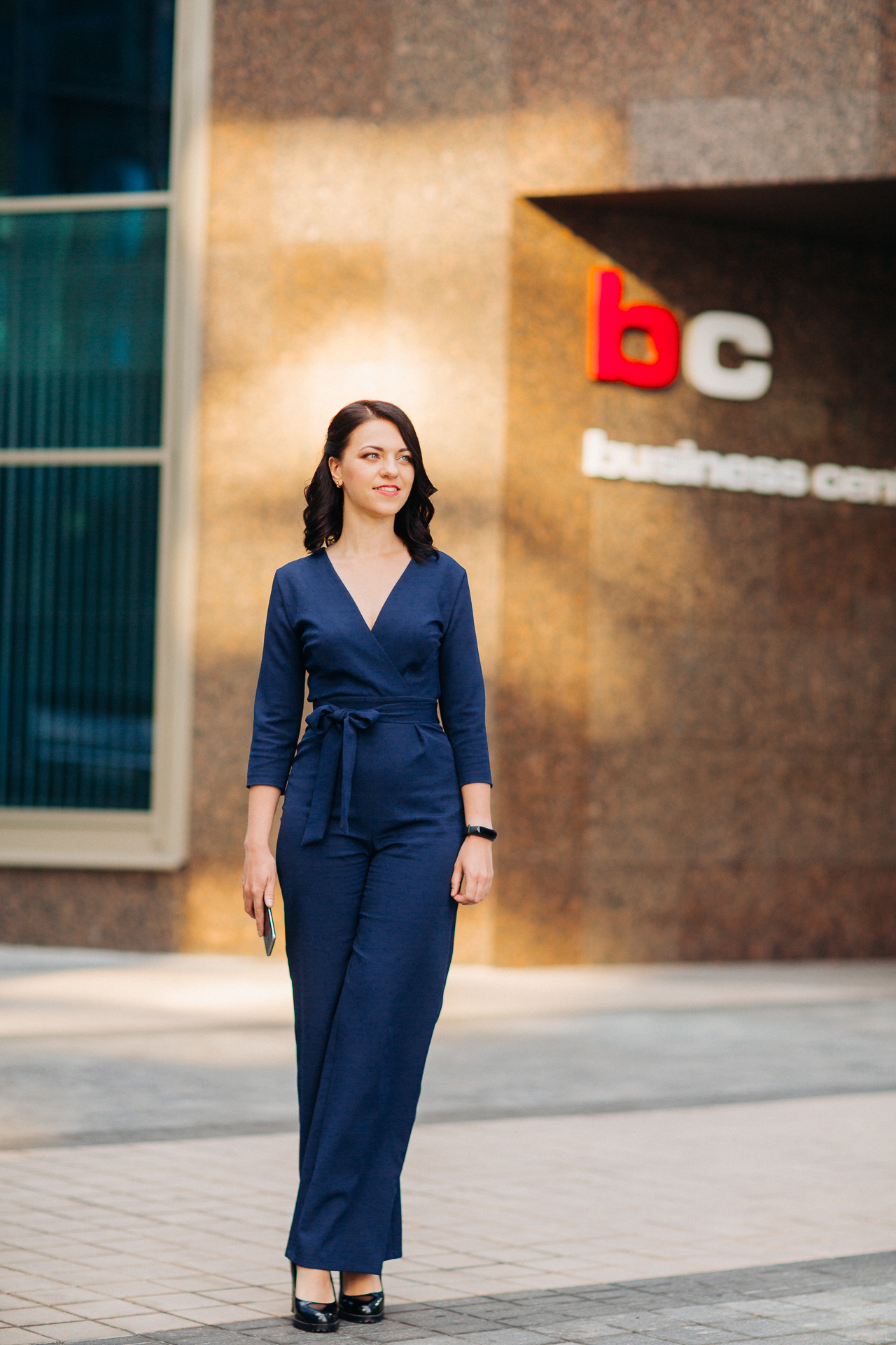 Деловой портрет для девушек и женщин в городской среде Минска. Автор —. Профессиональный свадебный фотограф в Минске Антон Кузнецов