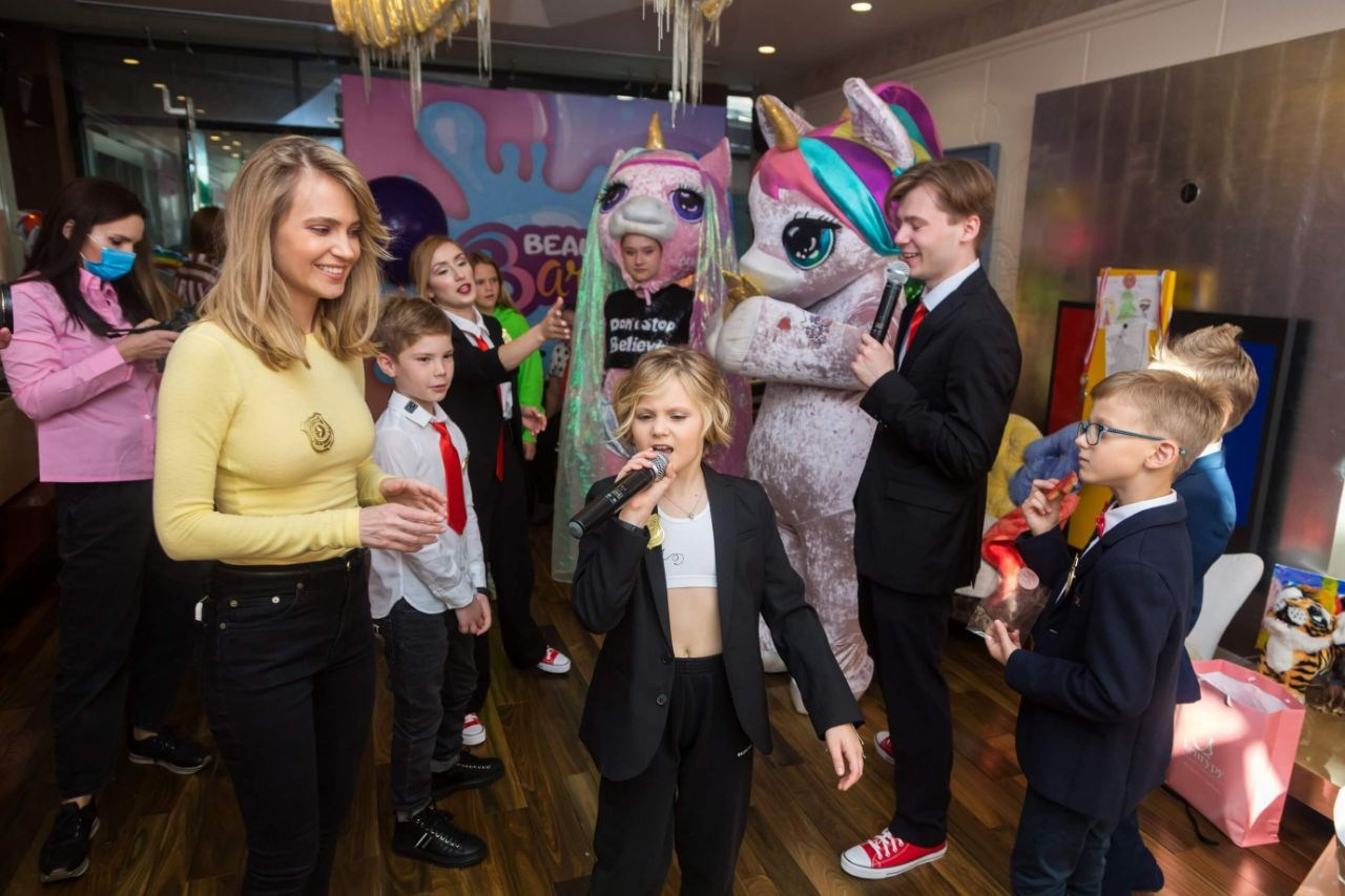 Ведущий + диджей + 1 из 8 моих услуг в подарок!