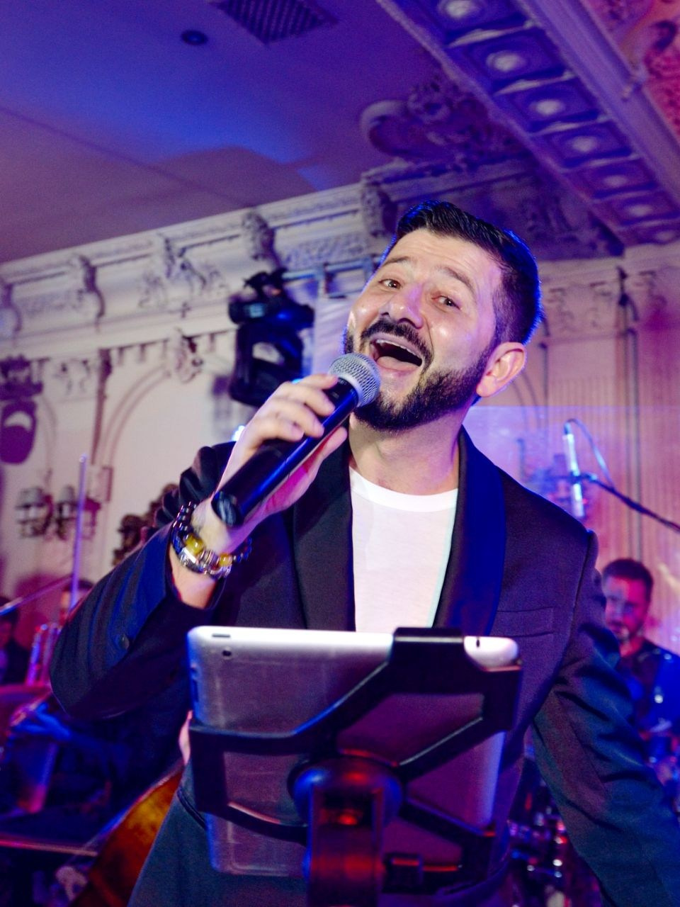 Ведущий + диджей + 1 из 8 моих услуг в подарок!