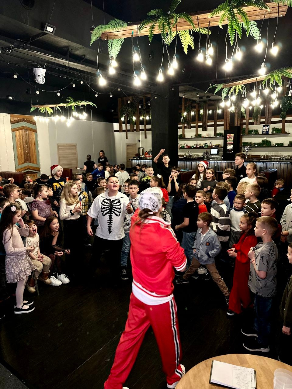 Ведущий + диджей + 1 из 8 моих услуг в подарок!