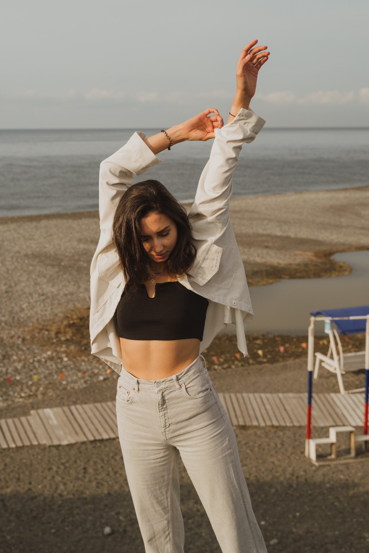 Фотография девушки с необычной позой