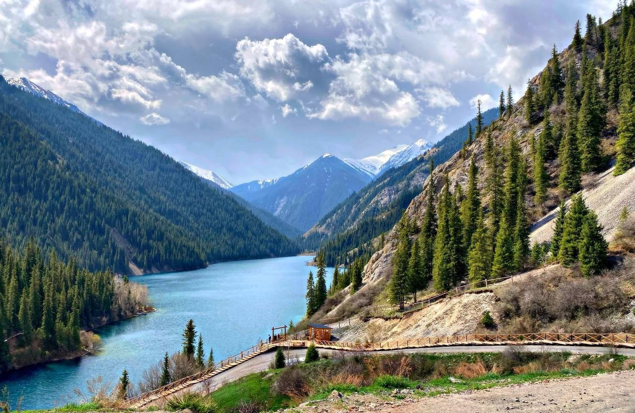 Melon Travel в Алматы: экскурсии и джип туры в Чарынский каньон, озера Каинды, Кольсай, Иссык, национальный парк Алтын Эмель