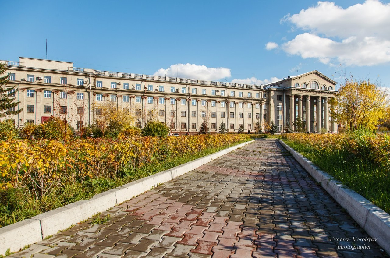 Парк горького экскурсии Красноярск индивидуальный тур фото интересные места что посмотреть куда сходить что посетить достопримечательности Красноярска фототур фотосессия аренда кабриолета аренда микроавтобуса трансфер цена заказать экскурсию программа маршрут смотровые площадки видовые красивые места Национальный парк заповедник Столбы Дивногорск Красноярская ГЭС путешествие туристический маршрут место силы Часовня Параскевы Пятницы Коммунальный мост остров Татышев Бобровый лог Николаевская сопка набережная Енисея село Овсянка музей Астафьева Караульная гора Виноградовский мост гид экскурсовод индивидуальная экскурсия фотосъемка виды на Енисей фанпарк Бобровый лог парк флоры и фауны Роев ручей Торгашинский хребет скала Такмак вантовый мост куда сходить цены расписание заказать онлайн экскурсионное обслуживание трансфер на комфортабельном автобусе Речной вокзал