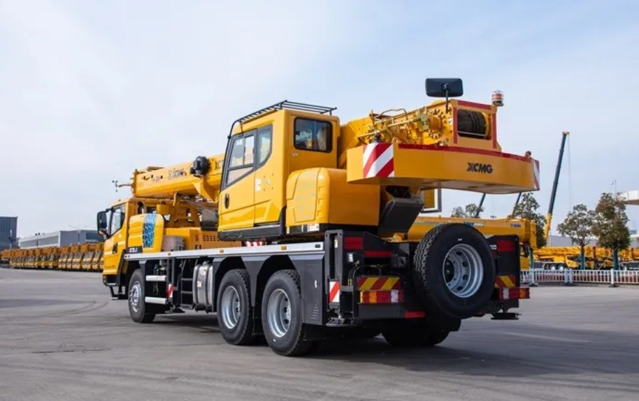 Автокран XCMG XCT20 S. Продажа надежной спецтехники от компании СТИ в г. Новосибирск