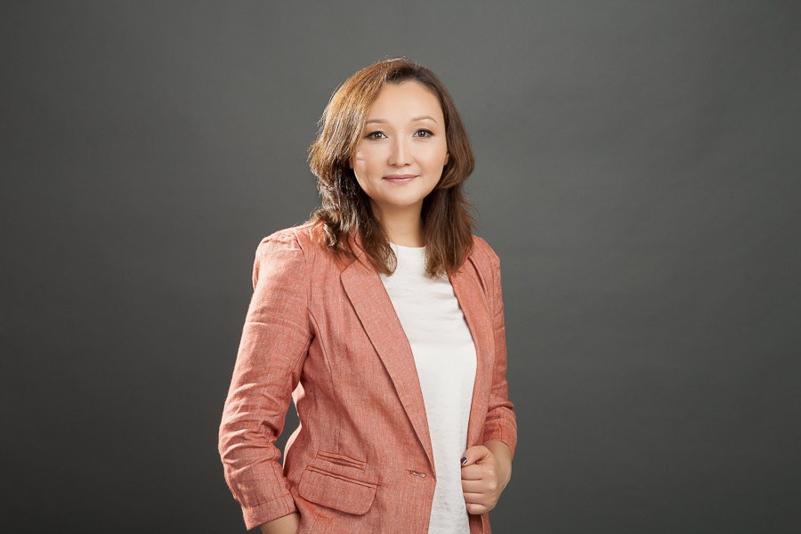 Деловой (бизнес) портрет. Фотостудия Алматы. Фотосъемка Алматы. Фотосессия Алматы. Фотокурсы. Обучение фотографии. Аренда студии