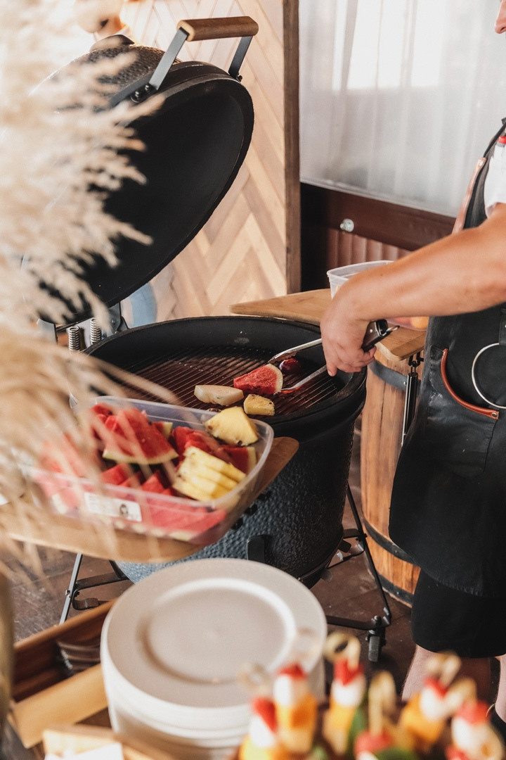 Фрукты на греле. Кейтеринг Royal Catering | По Москве и Московской области организуем р