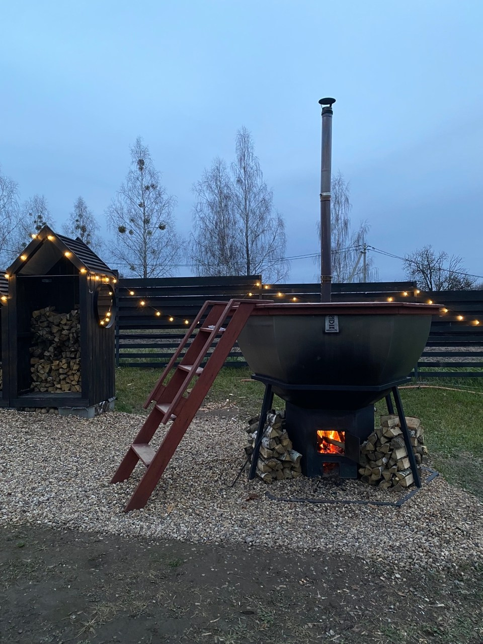 Глэмпинг. Аренда дома для отдыха в Брянске. Банный чан, зона BBQ. Дом на озере в Брянске. Отдых Брянск