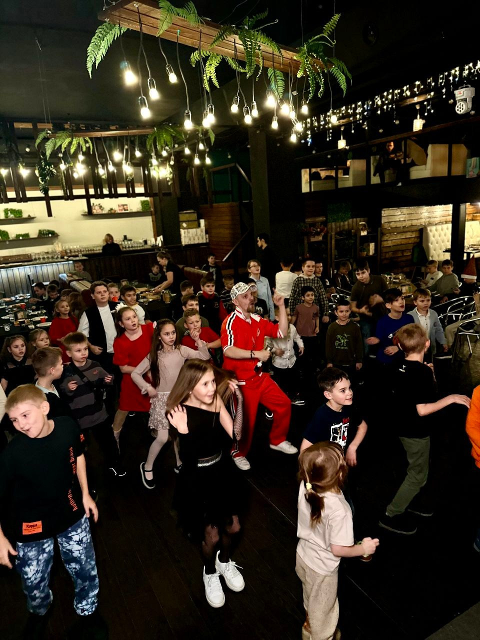 Ведущий + диджей + 1 из 8 моих услуг в подарок!