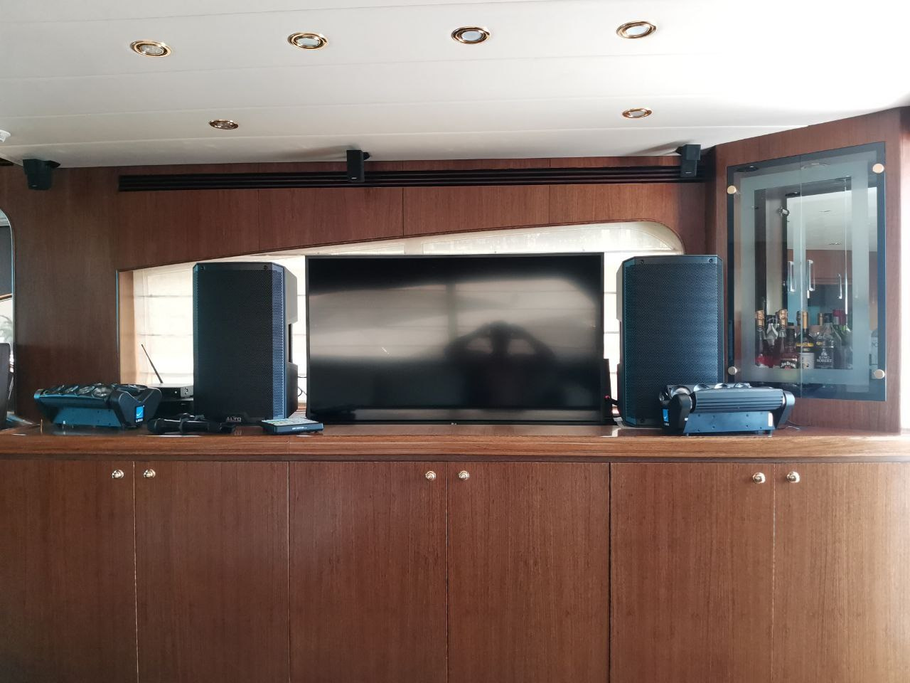 Яхта Алексум Аренда Яхты в Сочи Яхтанаморе YACHTNAMORE YACHTANAMORE