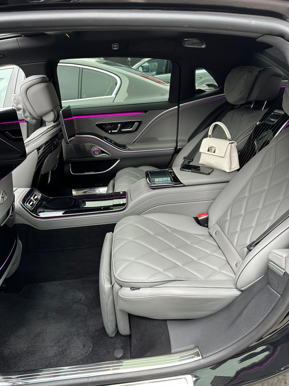 Аренда ягуар на свадьбу. Минивен на свадьбу. Праздничное агентство ПИОН