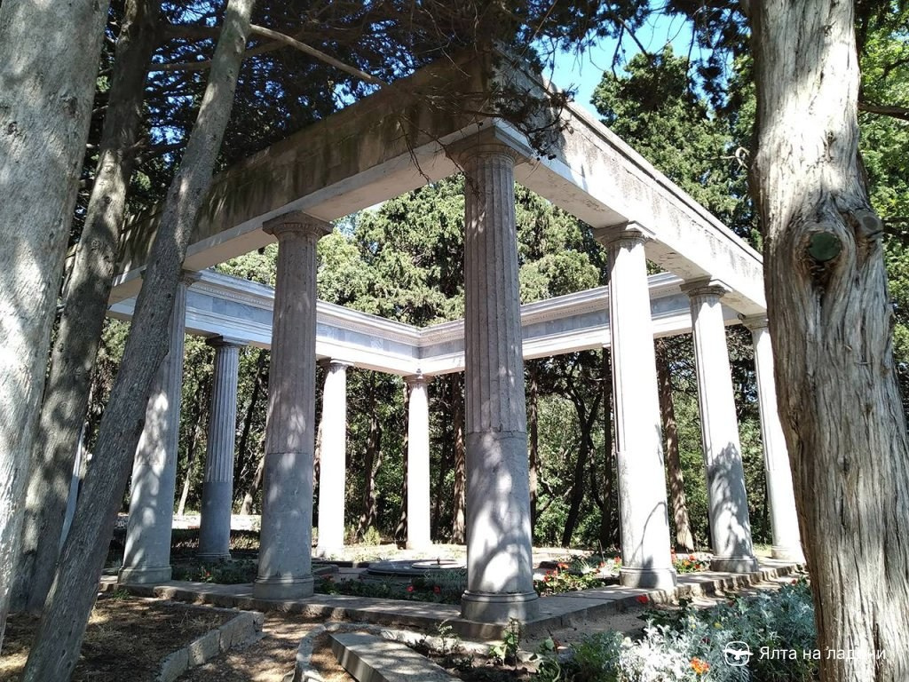 Локации для фотосессии в Ялте. Профессиональная фотосъемка в Крыму. Натуральные эмоции и живые кадры. Забронируйте дату прямо сейчас!