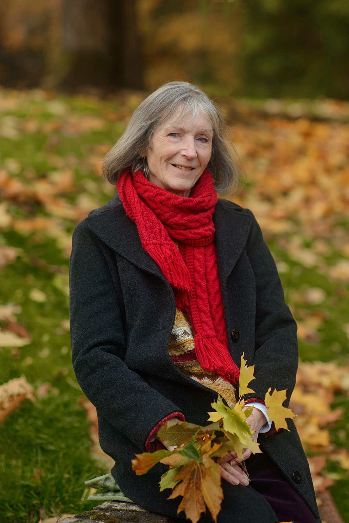 Photo session for a couple in a local autumn Scotland park. Elena Carruthers family photographer in Scotland (Edinburgh, Glasgow)