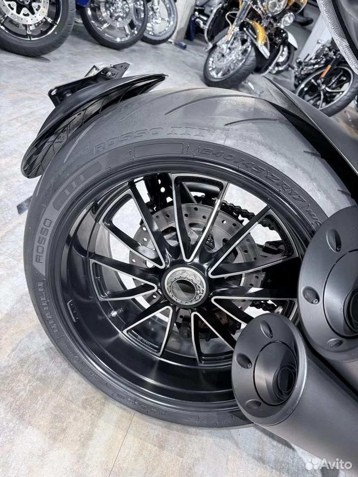 Купить 2015 Ducati Diavel (Dark Stealth) — подробнее на сайте. Hello Davidson, Москва. Только хорошие мотоциклы…