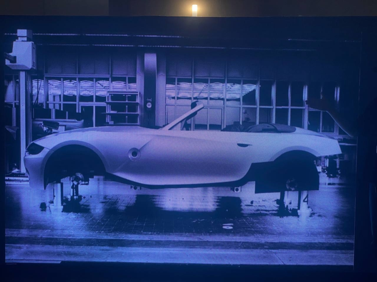 9 сентября в пространстве Raskroi (СПб) прошло мероприятие посвященное гению автомобильного дизайна — «Крис Бэнгл — путь легенды». Автомобильный фотограф Антон Цырулев