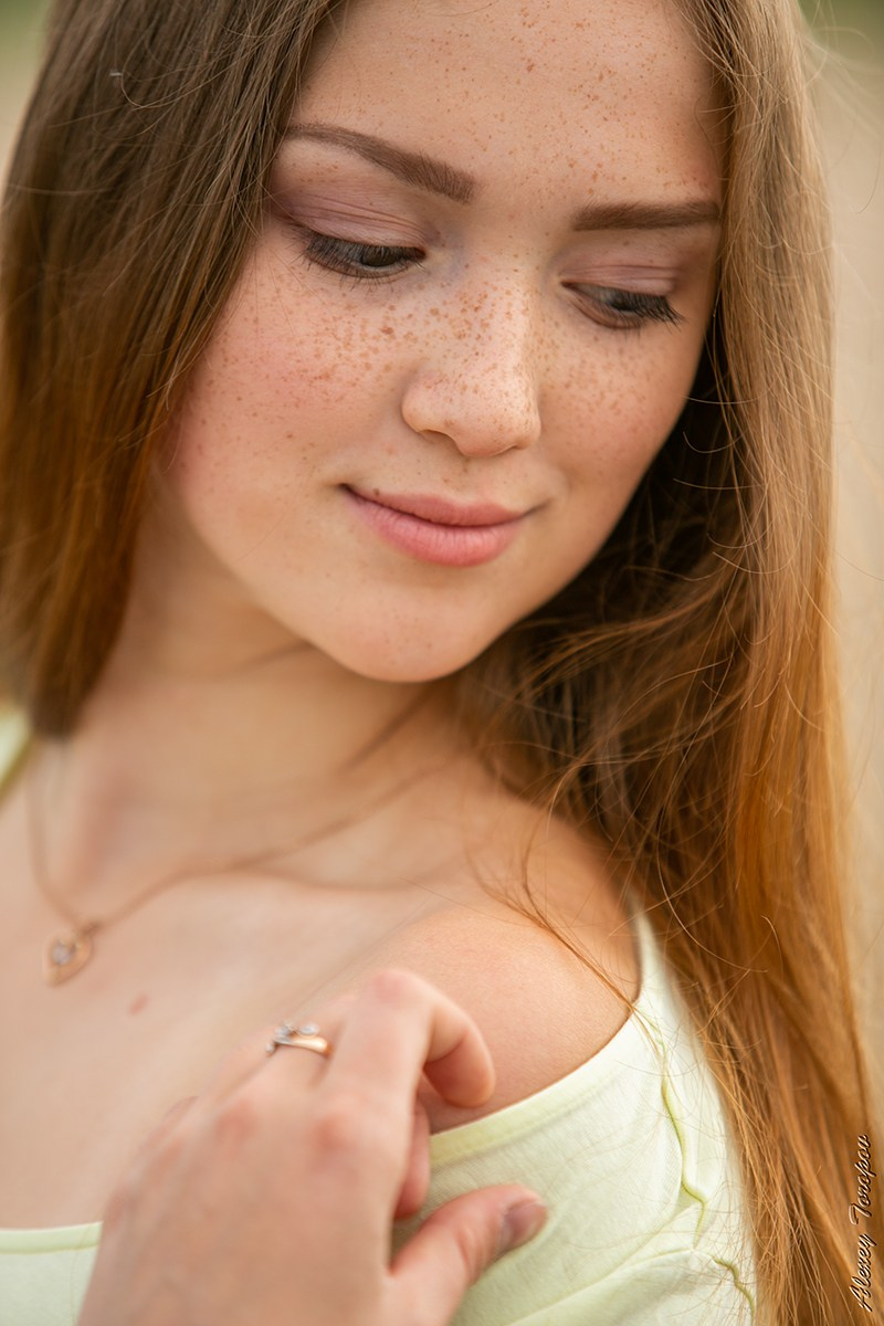 Портрет молодой девушки