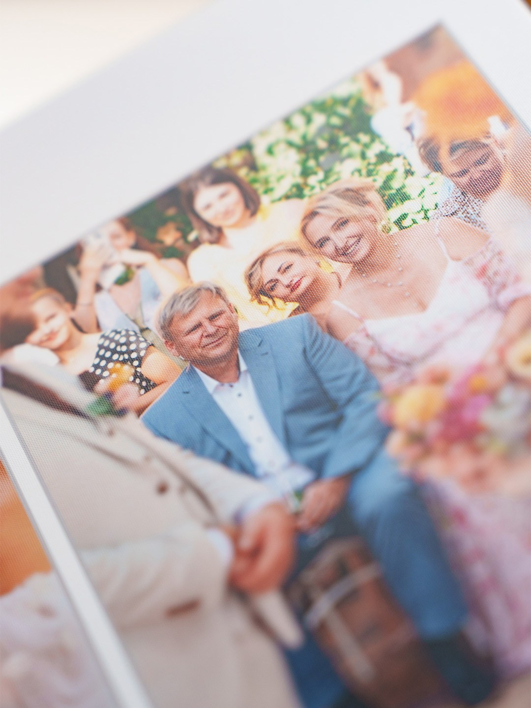 Разворот свадебной фотокниги премиум-класса. Пример работ фотографа Андрея Сайфутдинова по фотосъемке и изготовлению фотокниг в Ростове-на-Дону.