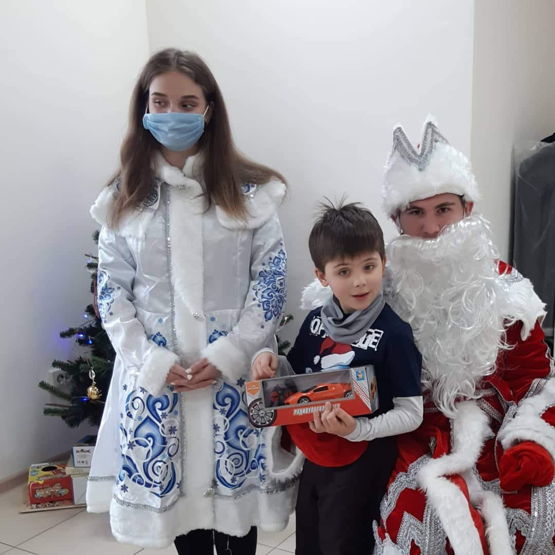 Чудеса продолжаются: встреча с Дедом Морозом и Снегурочкой!