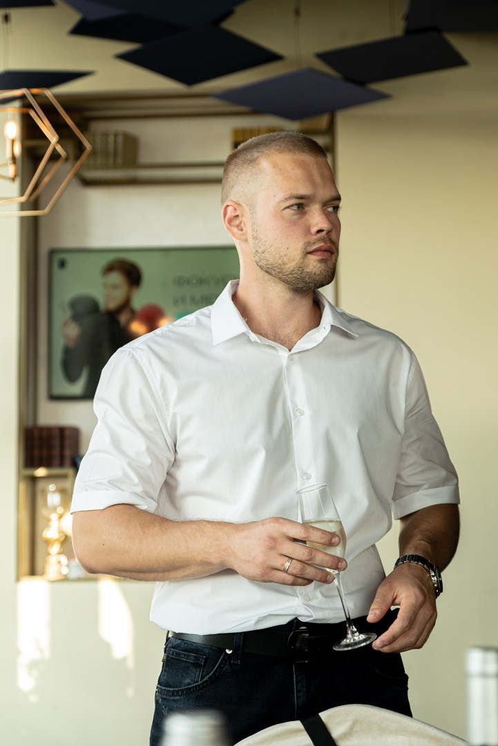 Свадебная фотосъемка в кабриолете в Москве. Жуков Илья свадебный фотограф в Москве