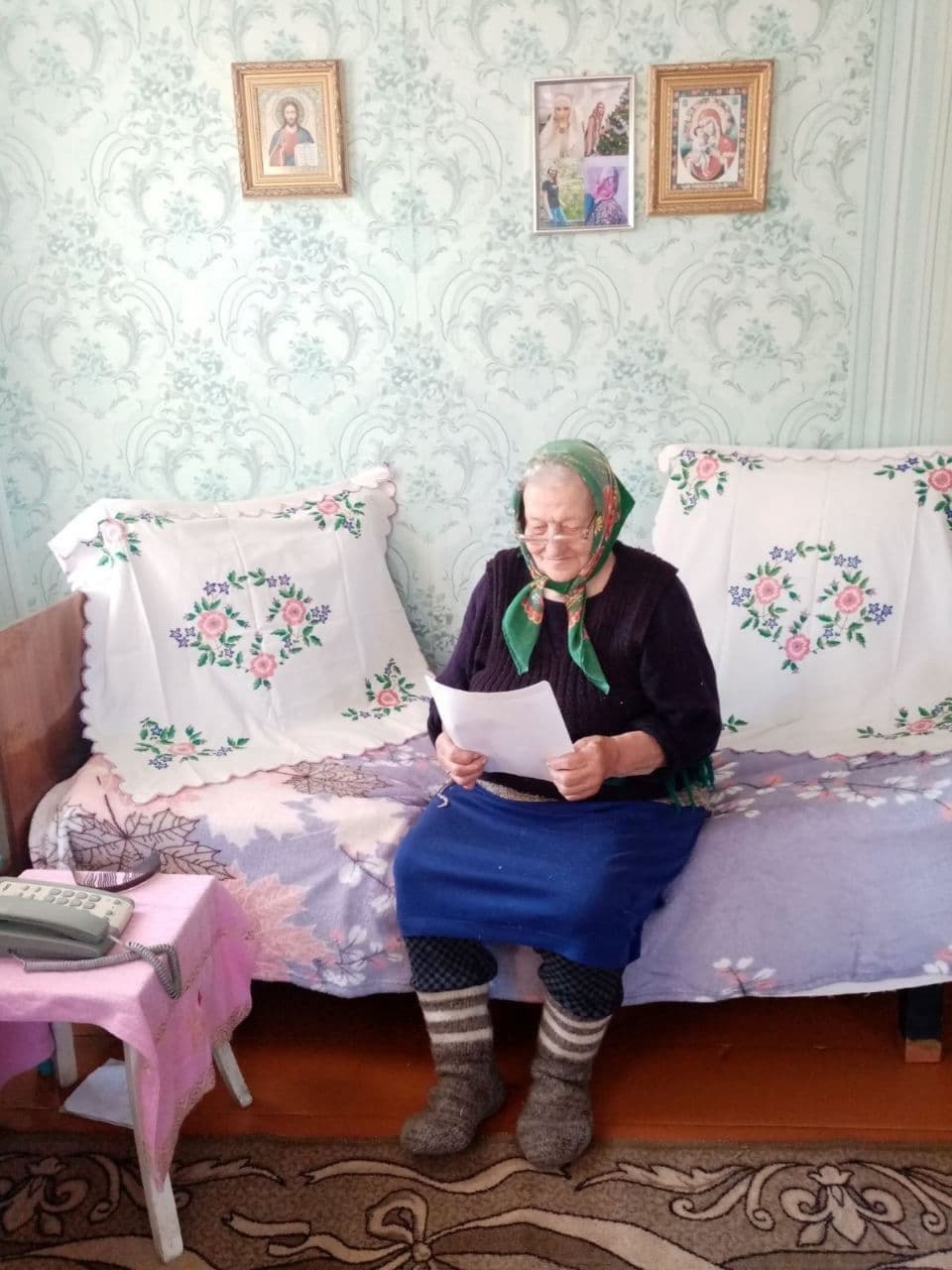 Readers (2022). Künstler Verstecktoff