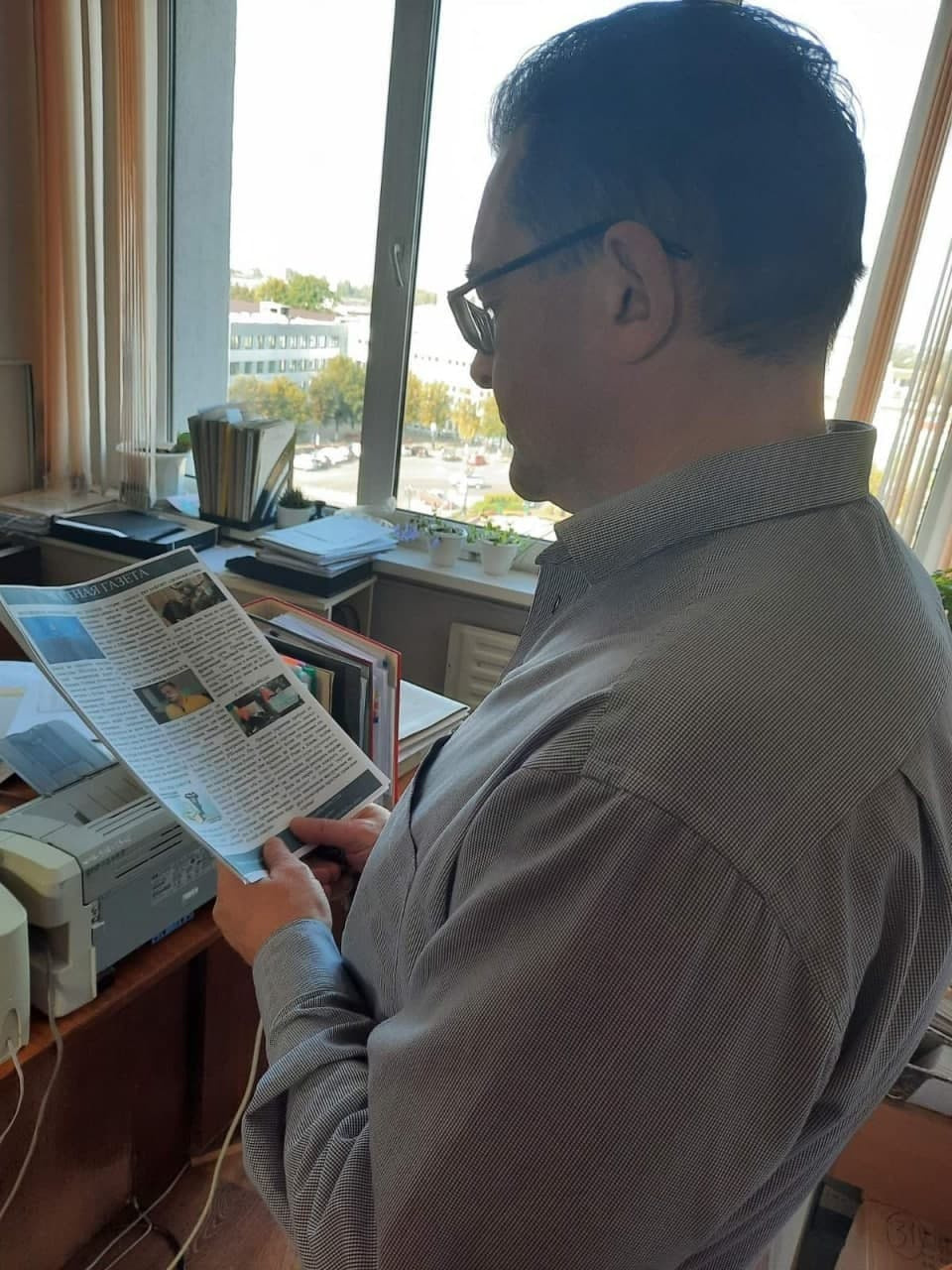 Readers (2022). Künstler Verstecktoff