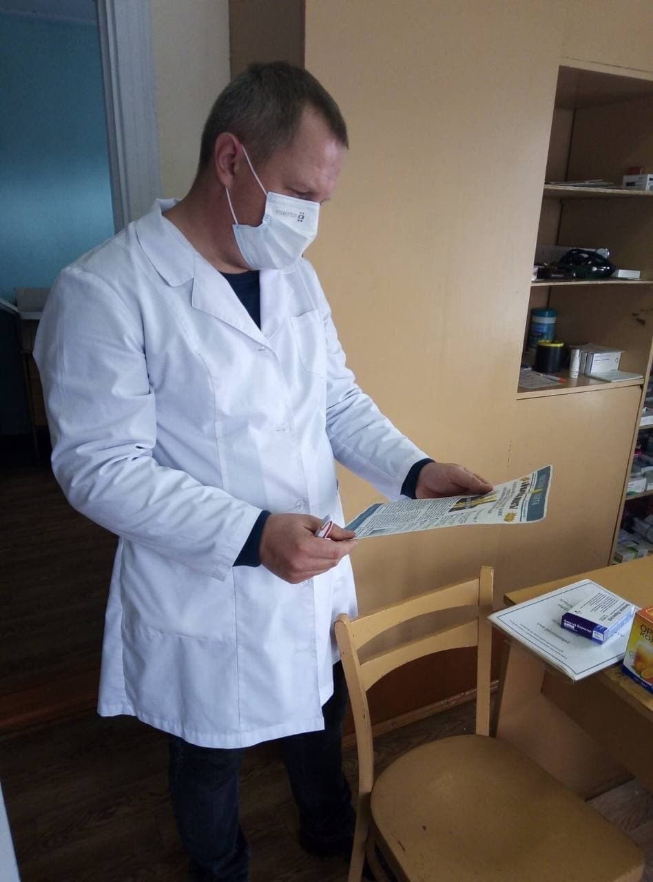Readers (2022). Künstler Verstecktoff