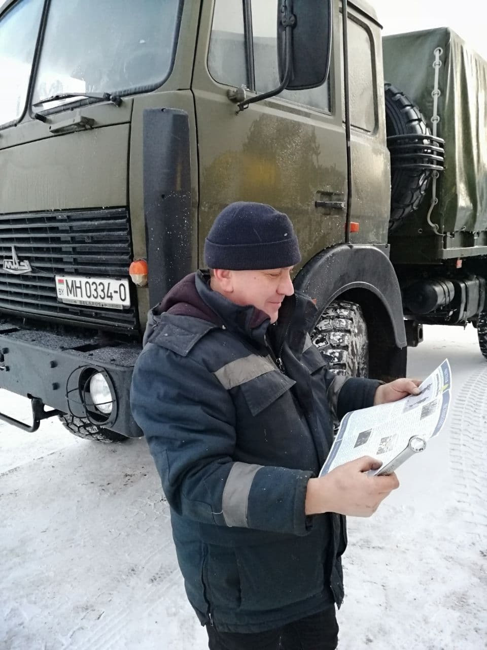 Readers (2022). Künstler Verstecktoff