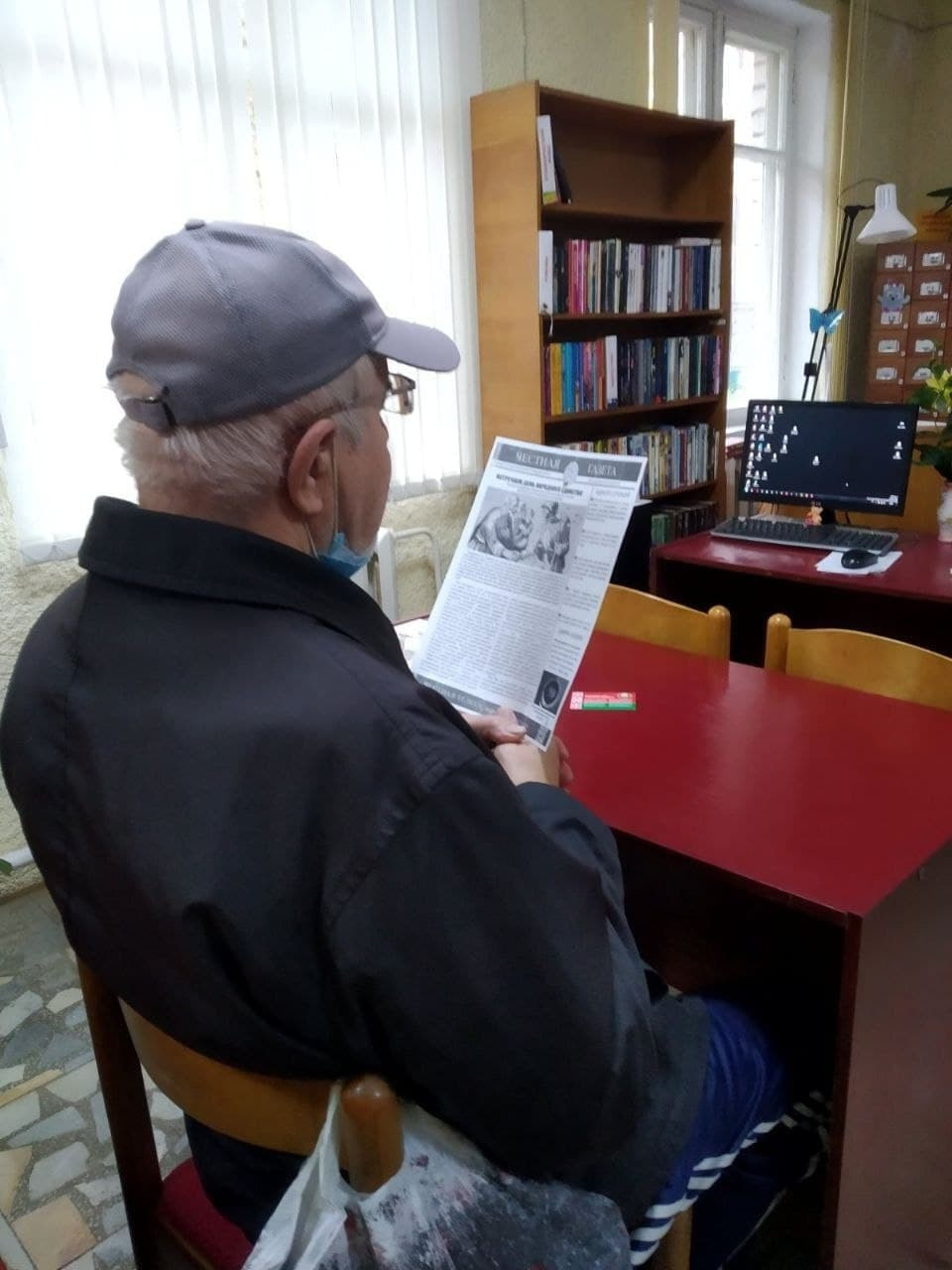 Readers (2022). Künstler Verstecktoff