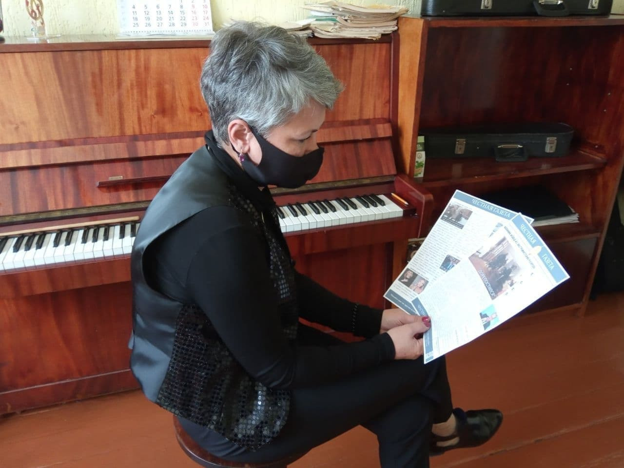 Readers (2022). Künstler Verstecktoff
