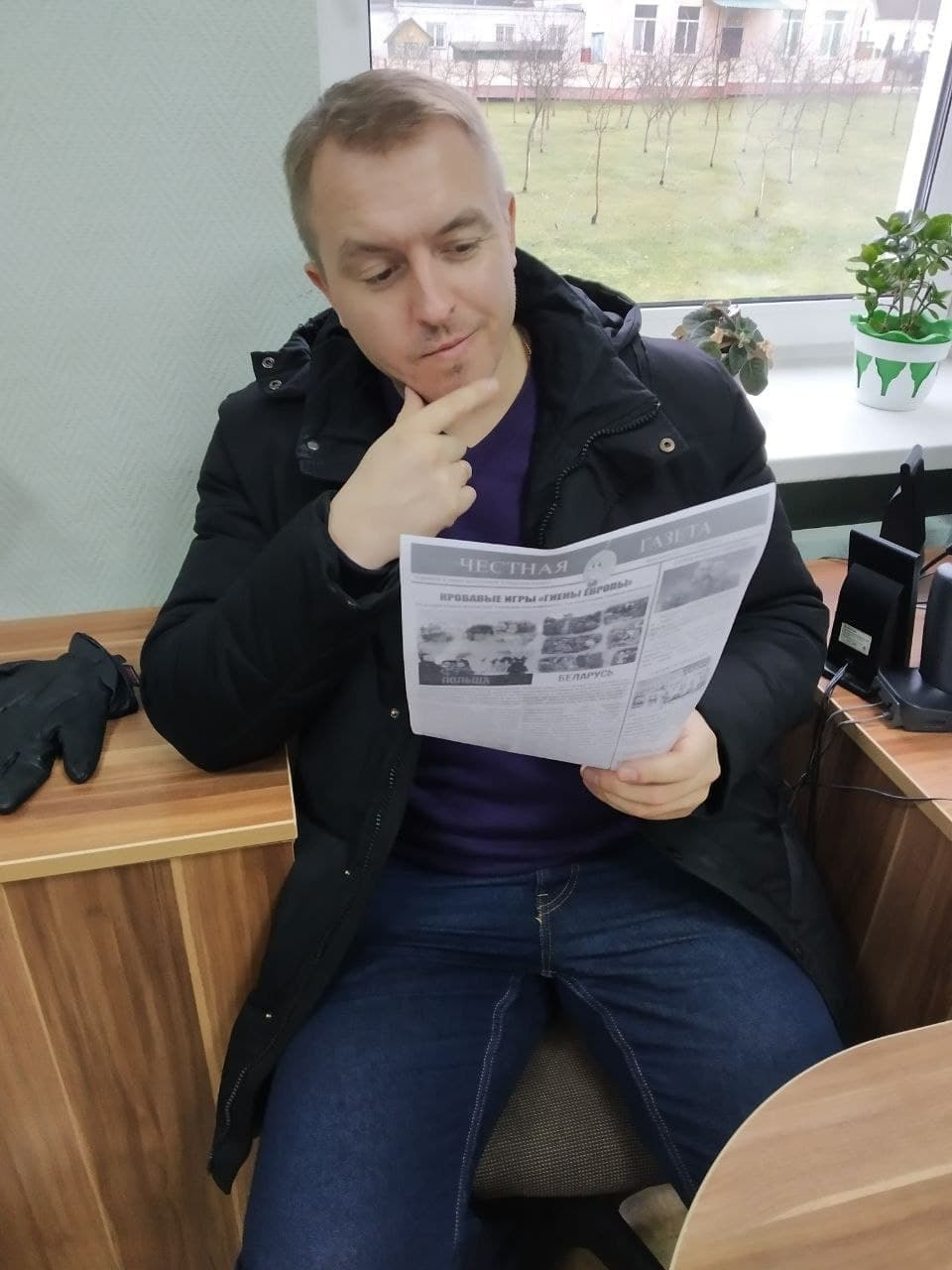 Readers (2022). Künstler Verstecktoff