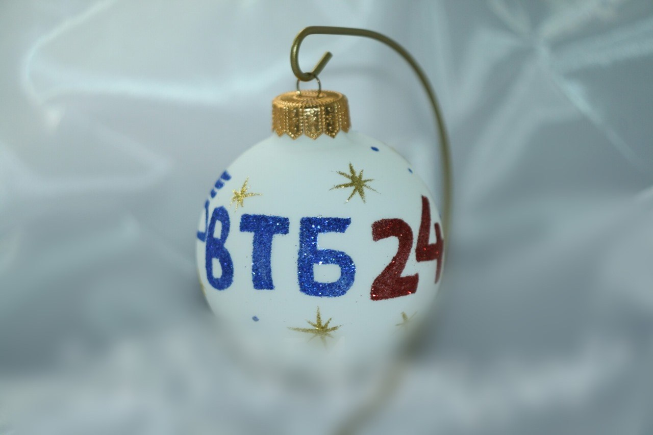 Елочный шар с росписью-Ваш лучший подарок на Новый Год. Арт-вечеринки и мастер-классы в Москве для взрослых и детей