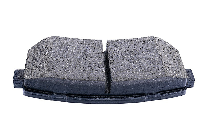 Предметный фотографТормозная колодка на белом фоне