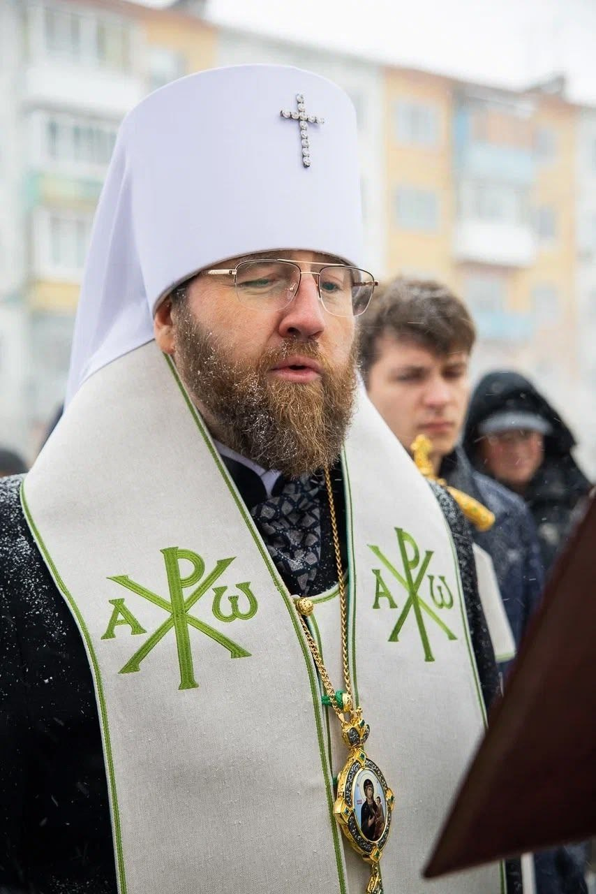 Благочинный Северо-Западного храма принял участие в освящении куполов строящегося храма. Саратовское Северо-Западное благочиние