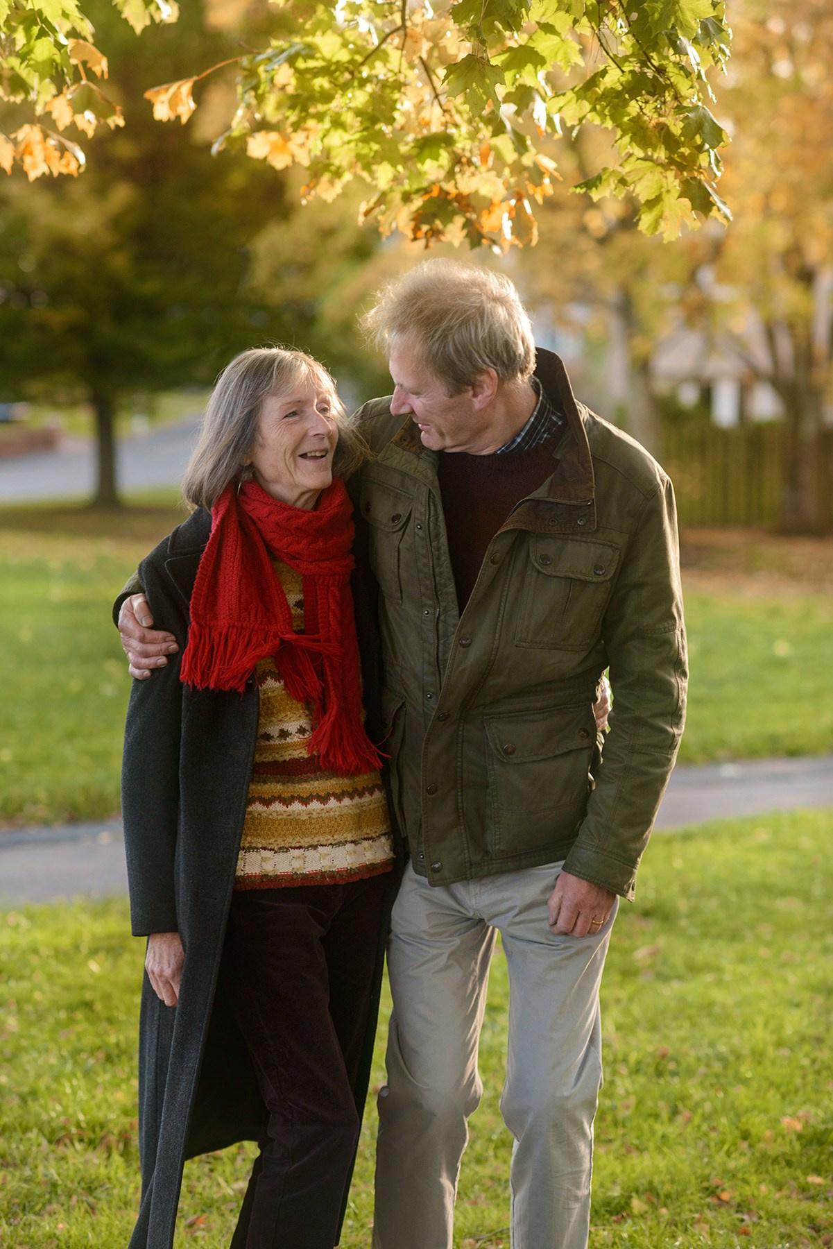 Photo session for a couple in a local autumn Scotland park. Elena Carruthers family photographer in Scotland (Edinburgh, Glasgow)