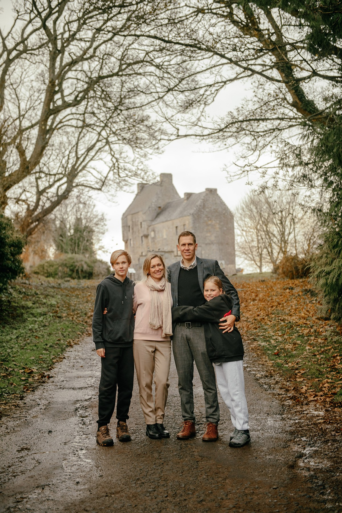 family photo shoot in Scotland, photo shoot at the castle