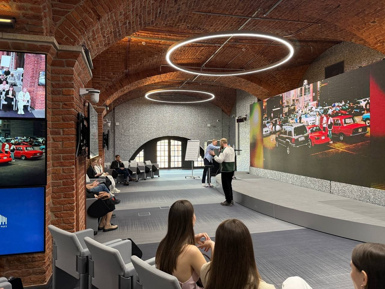 История развития автомобильного сообщества с коллекцией сложностей и их решений. Автомобильный фотограф Антон Цырулев