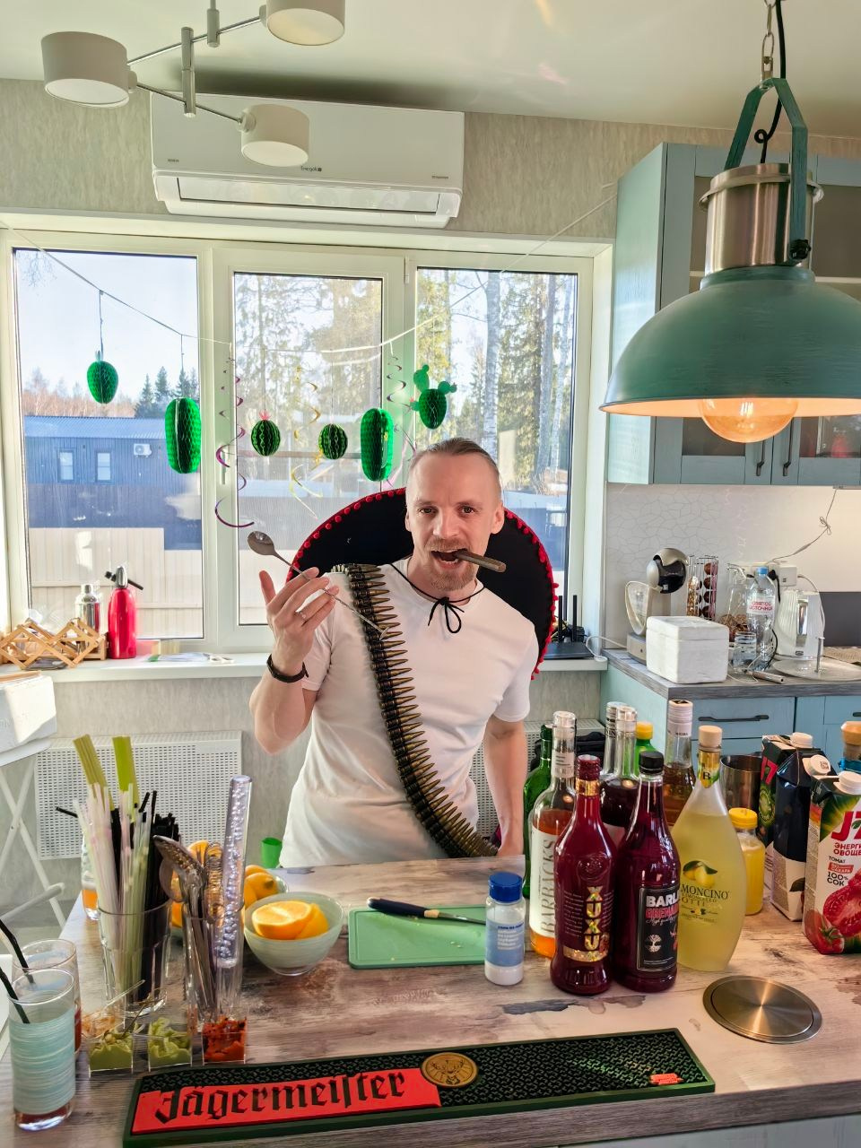 Ведущий + диджей + 1 из 8 моих услуг в подарок!